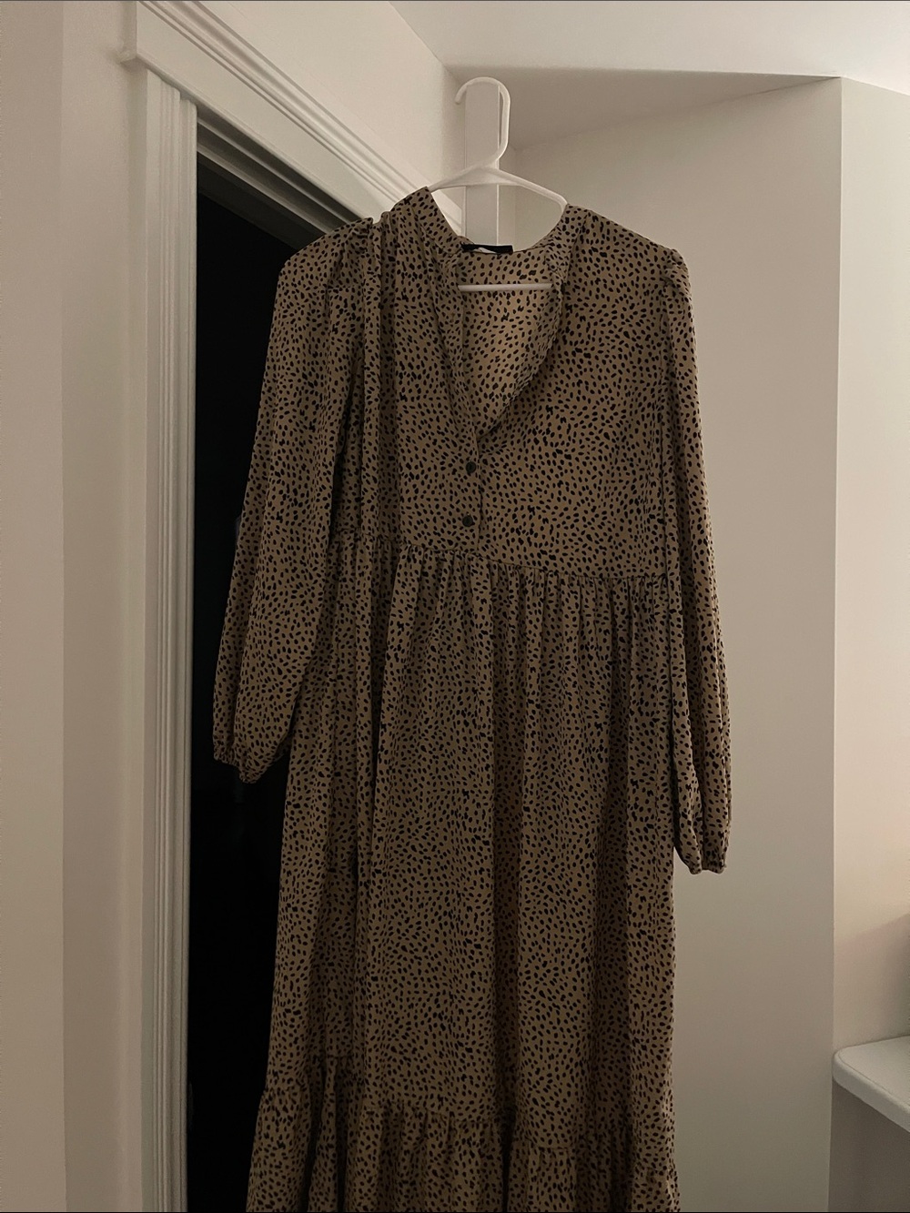 Tiered Long Sleeve Dot Print Maxi Dress - Tan/Black